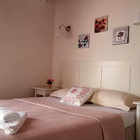 Era Hotel *